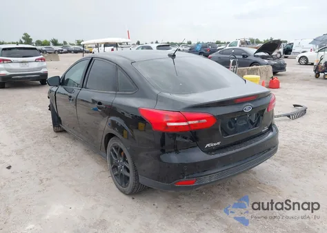 2016 Ford Focus Se z USA, uszkodzony, nr VIN 1FADP3F27GL286127